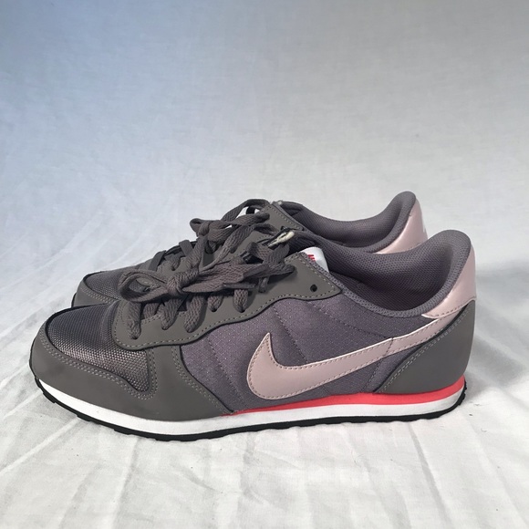 nike genicco women's